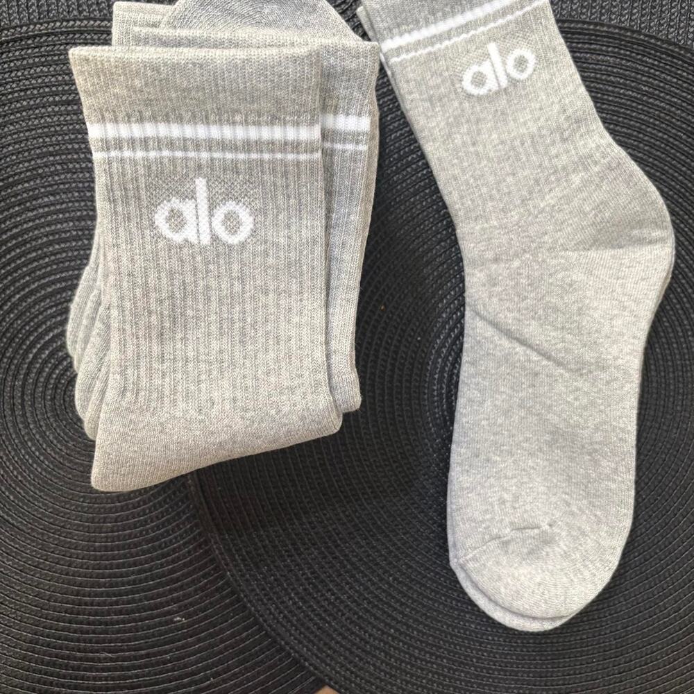 Alo yoga grey socks yogawear